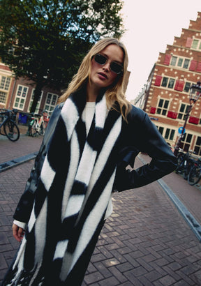 Nordic Zebra Scarf Black